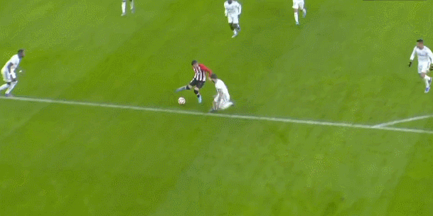 赌场防骗：揭秘“蓝牙麻将桌”是如何通过语音提示庄家胡牌张的。（赌场防骗警示：蓝牙麻将桌以语音提示操控庄家胡牌）