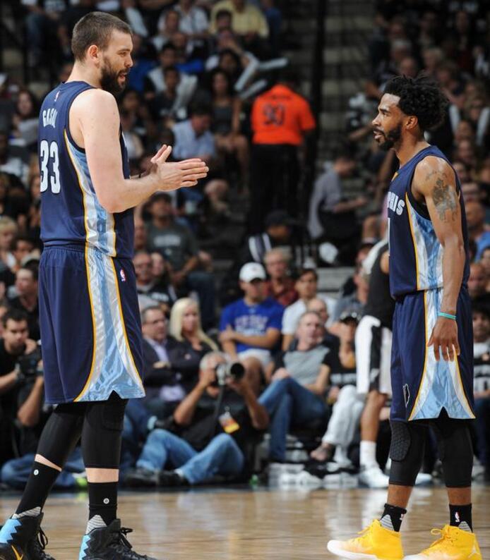 整座球场因 整座球场因